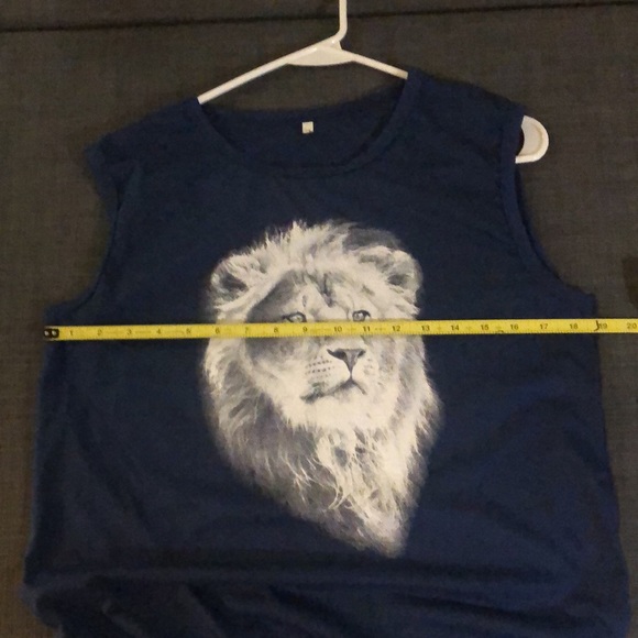 Navy blue graphic tee. Lion graphic. Size Large. - Picture 4 of 7